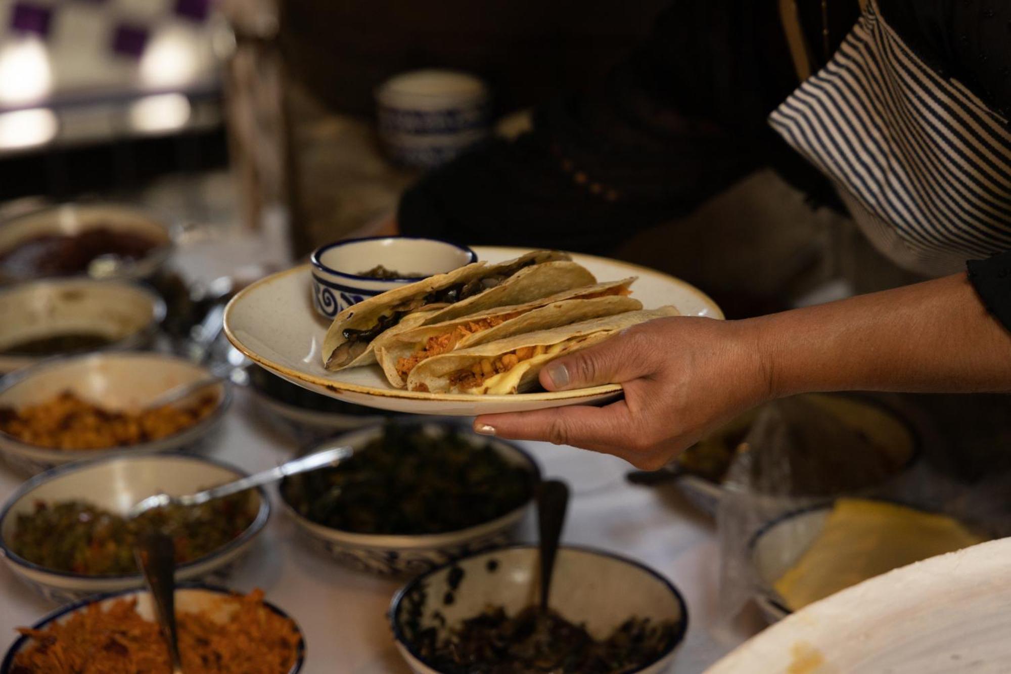 Meson De Leyendas Breakfast & Downtown Вале де Браво Екстериор снимка